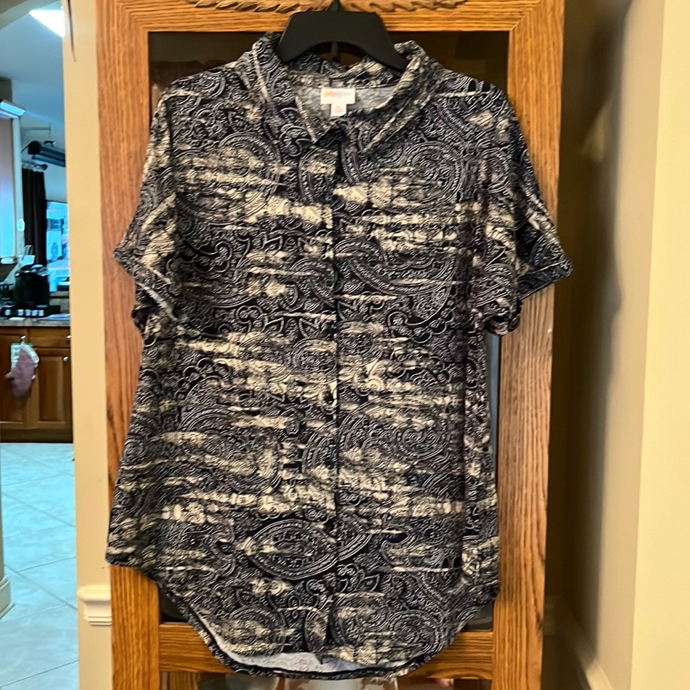Short sleeve button down